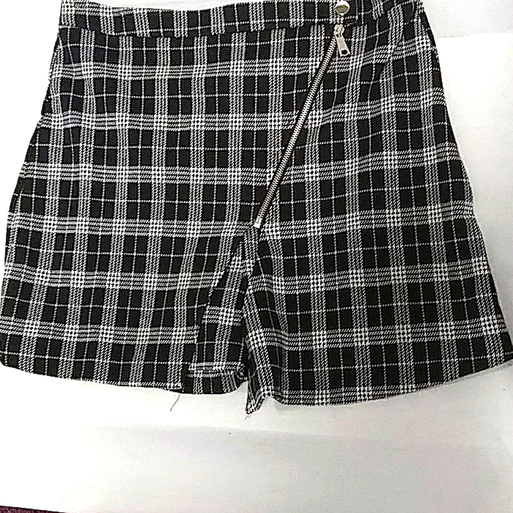 Plaid high waisted skorts black & white